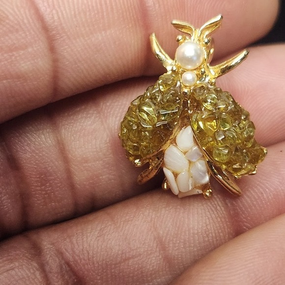 Vintage Gold Tone Insect Brooch with Sparkling Stones – Elegant Bug Pin - Picture 1 of 4